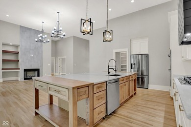 Adjacent to Dyes Walk Golf Course, luxury, privacy, and - photo 10