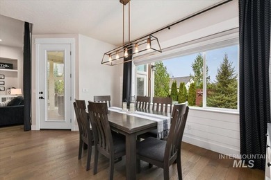 Welcome to this stunning single-level home with a separate - photo 12