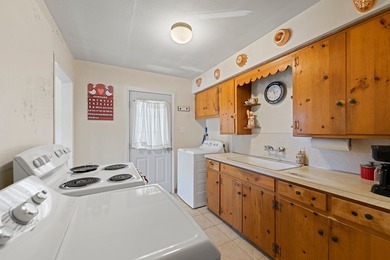 Lovely 3 bedroom 1 bath 1100 sq. ft. frame home, built in 1955 - photo 12
