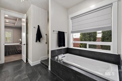 Welcome to this stunning single-level home with a separate - photo 19