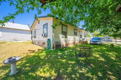Lovely 3 bedroom 1 bath 1100 sq. ft. frame home, built in 1955 - photo 20