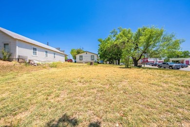Lovely 3 bedroom 1 bath 1100 sq. ft. frame home, built in 1955 - photo 21