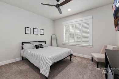 Welcome to this stunning single-level home with a separate - photo 28