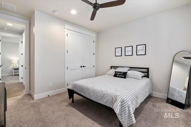 Welcome to this stunning single-level home with a separate - photo 29
