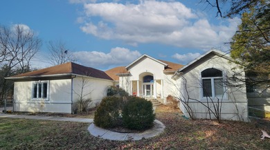 Lake Taneycomo Home For Sale in Branson Missouri