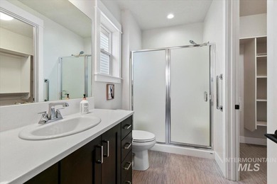 Welcome to this stunning single-level home with a separate - photo 31