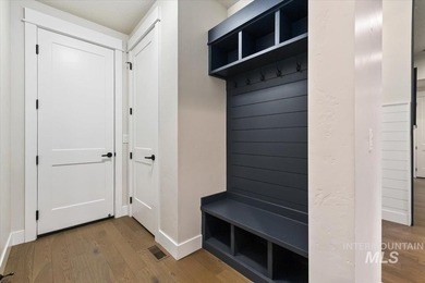 Welcome to this stunning single-level home with a separate - photo 32