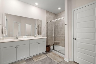 **Sellers offering $5k towards buyers closing costs!!* Why wait - photo 26