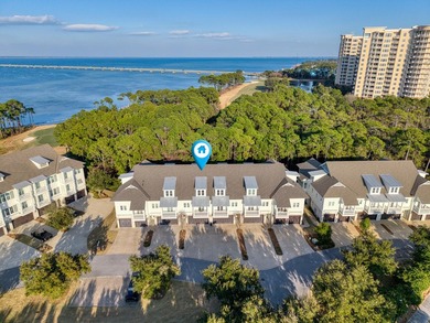 Welcome to refined coastal living in this luxurious Brownstone - photo 2