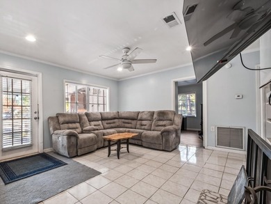 Adorable, peaceful and quiet home located in the heart of - photo 8
