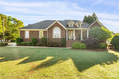 Beautiful brick home featuring an open floor plan and a spacious - photo 27
