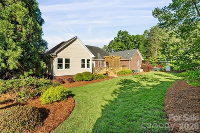 Beautiful brick home featuring an open floor plan and a spacious - photo 34