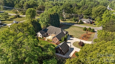 Beautiful brick home featuring an open floor plan and a spacious - photo 42