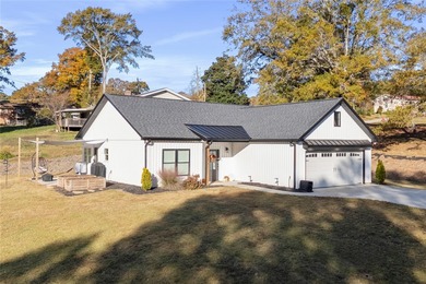 Lake Keowee Home Sale Pending in Seneca South Carolina