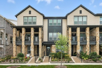 Lake Townhome/Townhouse For Sale in Arlington, Texas