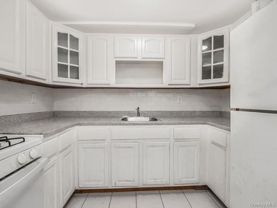 Welcome to 819 E 223rd St in the heart of the Williamsbridge - photo 21