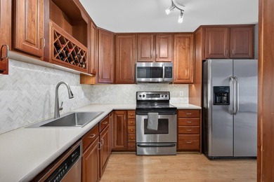 Experience the best of urban living in this stylish 1-bedroom - photo 2