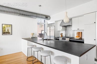 Palatial 2,458 ft Full-Floor Loft-like 4-Bedroom + Convertible - photo 4