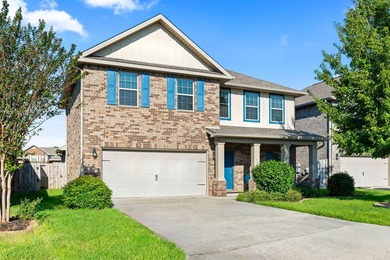 Immaculate, well maintained stunning 5-Bedroom, 2.5 Bath Home - photo 1