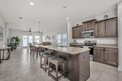 Immaculate, well maintained stunning 5-Bedroom, 2.5 Bath Home - photo 4
