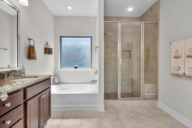 Immaculate, well maintained stunning 5-Bedroom, 2.5 Bath Home - photo 5