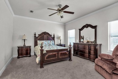 Immaculate, well maintained stunning 5-Bedroom, 2.5 Bath Home - photo 6