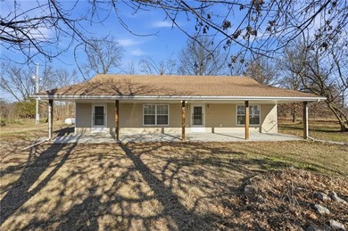 (private lake, pond, coastal) Home Active Under Contract in Garden City Missouri