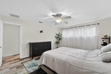 Under contract-accepting backup offers. Welcome to this - photo 22