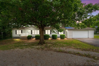 Lake Taneycomo Home Sale Pending in Hollister Missouri