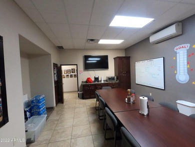 Well maintained and appointed free standing - photo 13