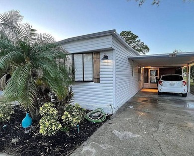 Mid Florida Lakes Home For Sale in Leesburg Florida