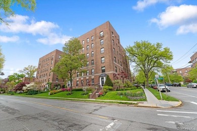 Location & Luxury! Welcome to 'The Windsor' at 21 Barstow - one - photo 3