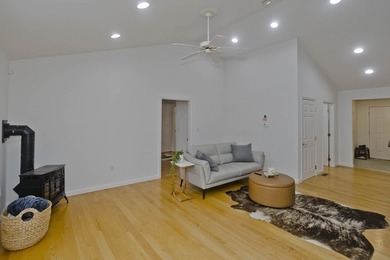 Welcome home to this peaceful & serene 3 bed, 2.5 bath - photo 11