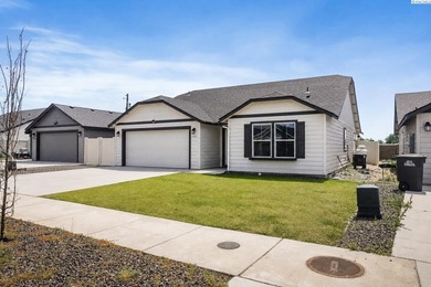 MLS# 294481 Welcome home to this beautifully designed Edgewood - photo 2