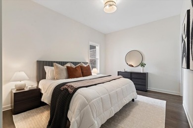 Tucked along a quiet, tree-lined street in the heart of Lakeview - photo 13