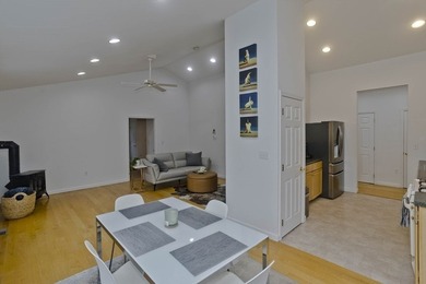 Welcome home to this peaceful & serene 3 bed, 2.5 bath - photo 14