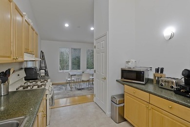 Welcome home to this peaceful & serene 3 bed, 2.5 bath - photo 18