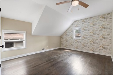 Tucked along a quiet, tree-lined street in the heart of Lakeview - photo 18