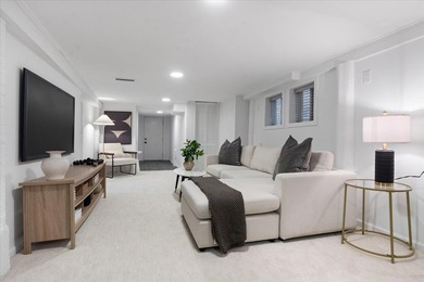 Tucked along a quiet, tree-lined street in the heart of Lakeview - photo 23