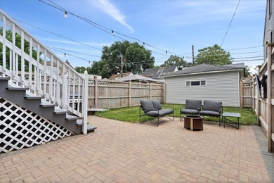 Tucked along a quiet, tree-lined street in the heart of Lakeview - photo 30