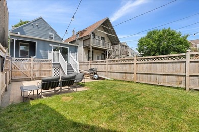 Tucked along a quiet, tree-lined street in the heart of Lakeview - photo 32