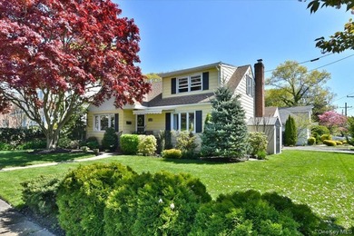 Welcome to this beautiful home located in the heart of Merrick - photo 4