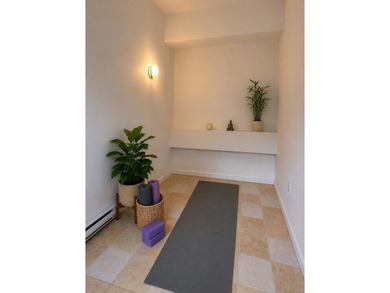 Welcome home to this peaceful & serene 3 bed, 2.5 bath - photo 40