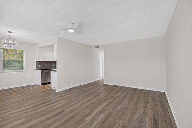 2/1.5, Amazing corner unit on the third floor offers an - photo 12