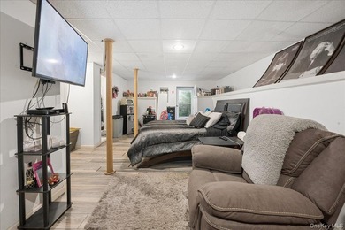 Opportunity Knocks in Mastic Beach! Situated on a spacious - photo 13