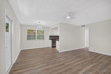 2/1.5, Amazing corner unit on the third floor offers an - photo 14