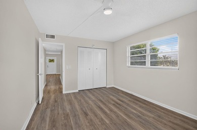 2/1.5, Amazing corner unit on the third floor offers an - photo 15