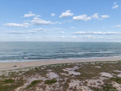 Opportunity Knocks in Mastic Beach! Situated on a spacious - photo 17