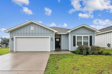 Home is located in the Saddle Ridge community. This cute 3 - photo 1