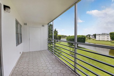 2/1.5, Amazing corner unit on the third floor offers an - photo 23